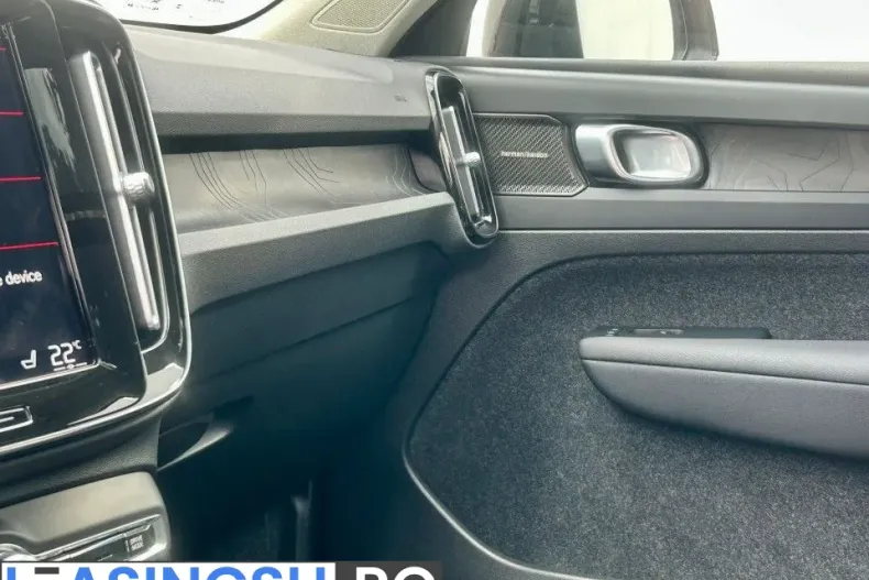 Volvo XC40 din 2023 cu 55.125 km - oferta VOL246965 - foto 15