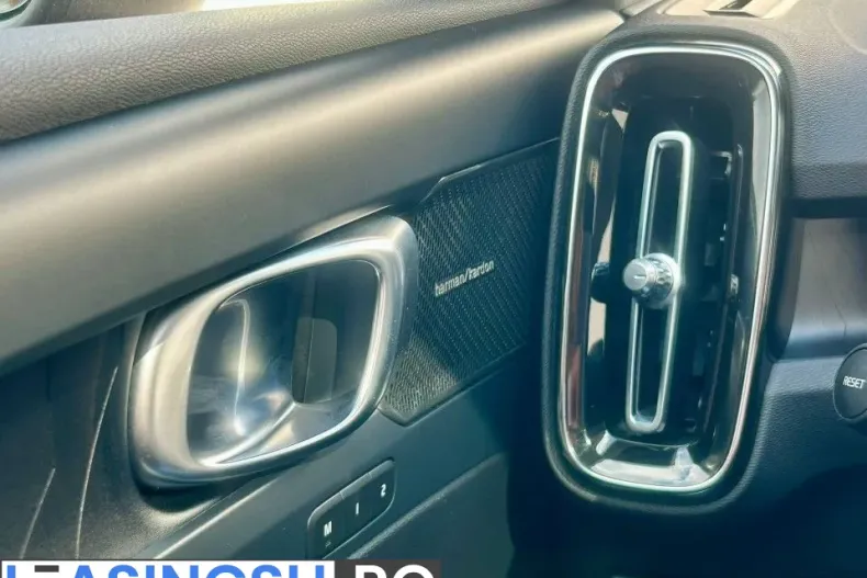 Volvo XC40 din 2023 cu 55.125 km - oferta VOL246965 - foto 17