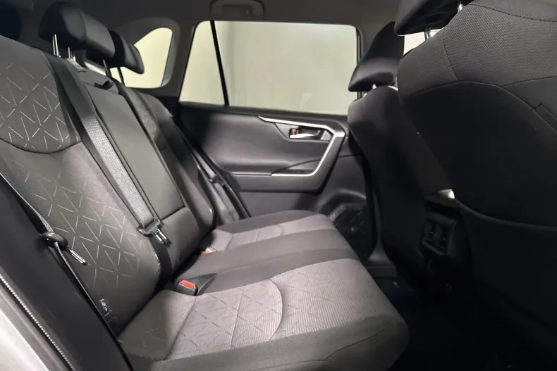 Toyota RAV4 din 2021 cu 100.742 km - oferta TOY246972 - foto 12
