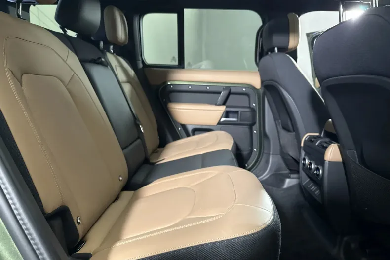 Land Rover Defender din 2025 cu 5.402 km - oferta LAN246973 - foto 12