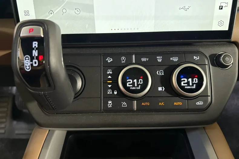 Land Rover Defender din 2025 cu 5.402 km - oferta LAN246973 - foto 16