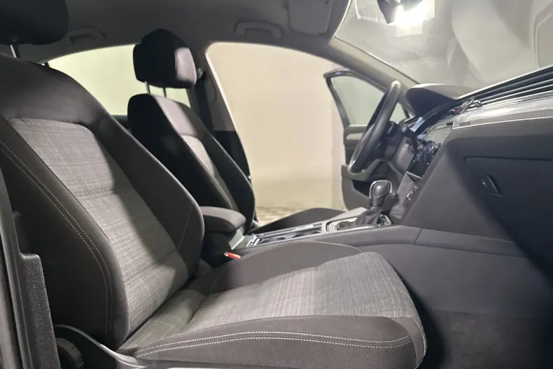 Volkswagen Passat din 2021 cu 77.431 km - oferta VOL246985 - foto 11