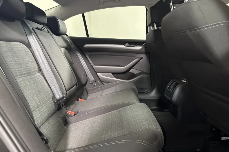 Volkswagen Passat din 2021 cu 77.431 km - oferta VOL246985 - foto 12