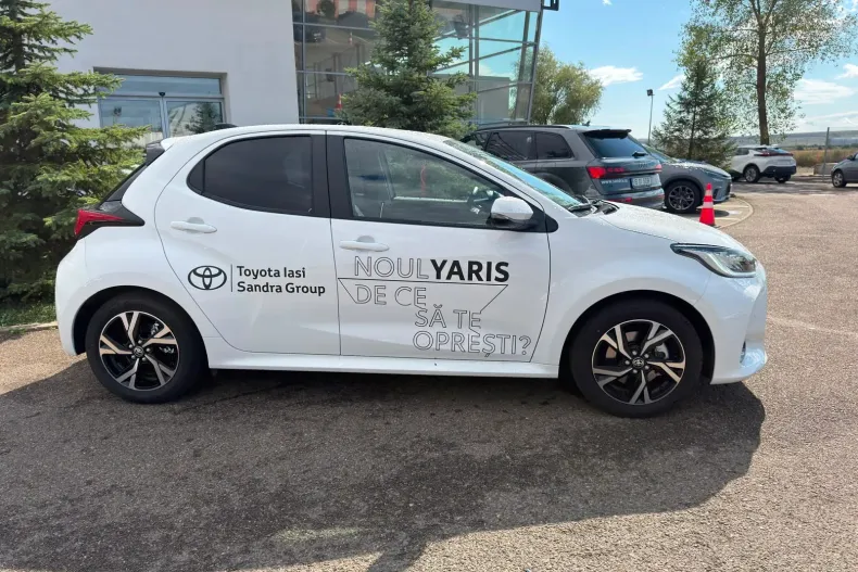 Toyota Yaris din 2026 cu 2.399 km - oferta TOY246989 - foto 2