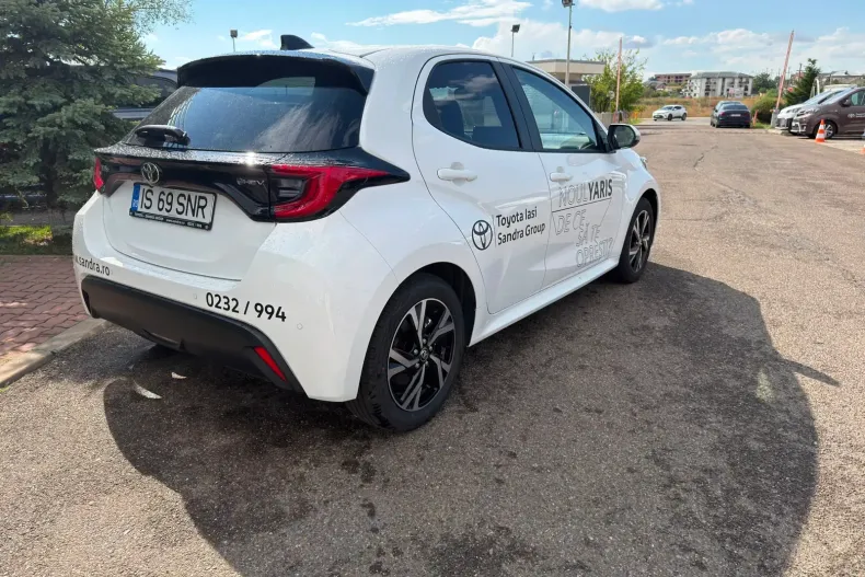 Toyota Yaris din 2026 cu 2.399 km - oferta TOY246989 - foto 3