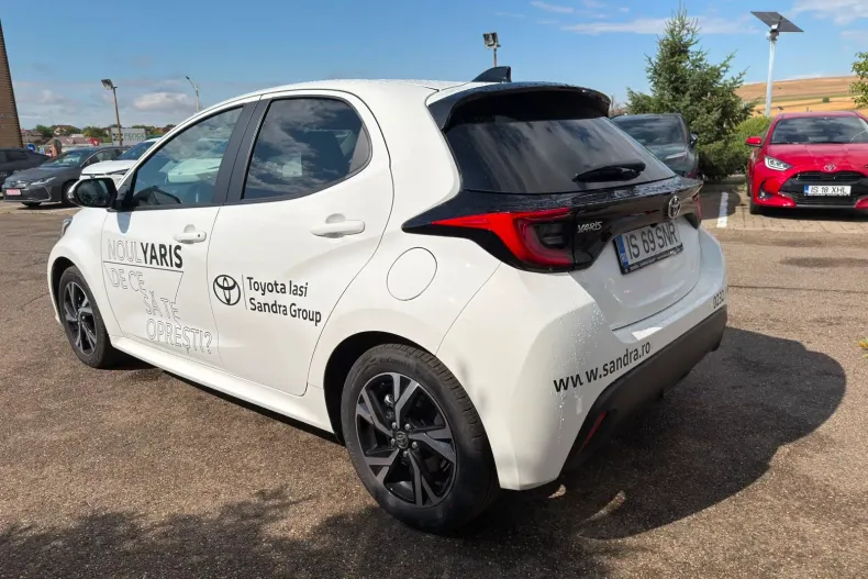Toyota Yaris din 2026 cu 2.399 km - oferta TOY246989 - foto 5