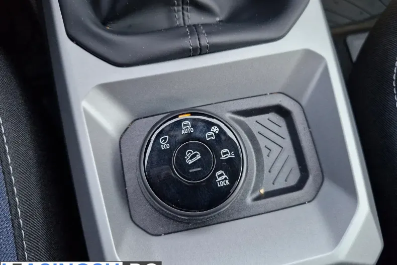 Dacia Duster din 2025 cu 5.467 km - oferta DAC246995 - foto 9