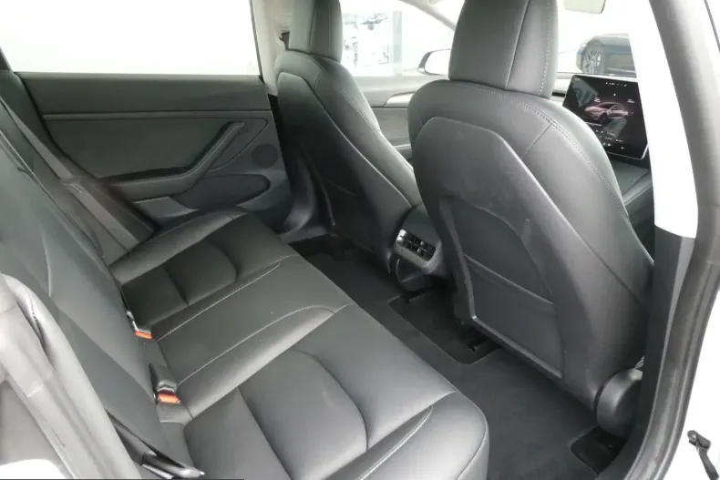 Tesla Model 3 din 2024 cu 34.882 km - oferta TES246997 - foto 9