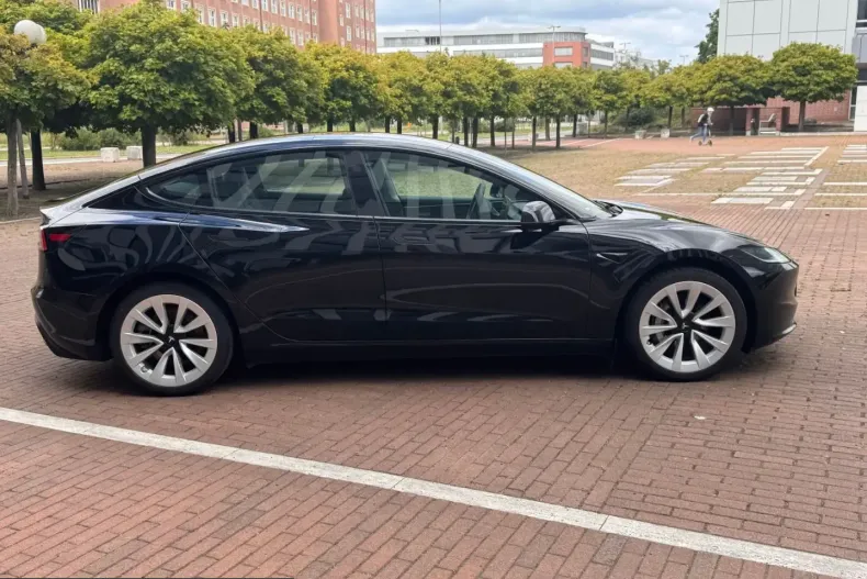 Tesla Model 3 din 2024 cu 35.800 km - oferta TES247001 - foto 2