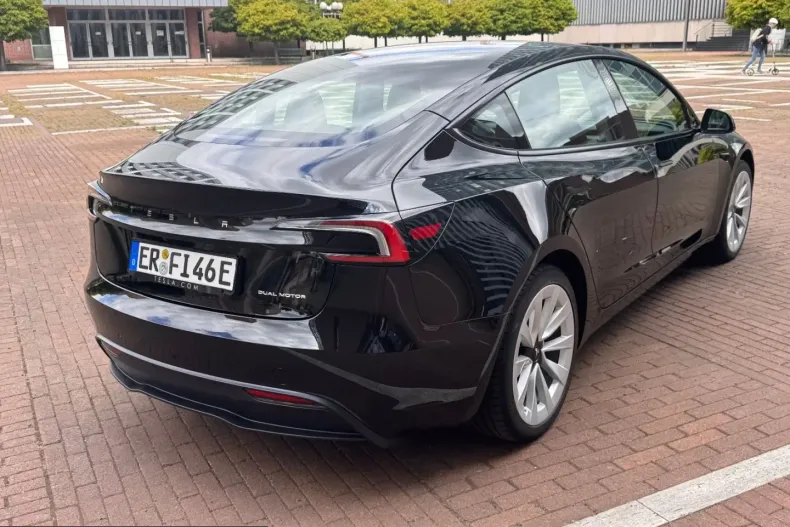 Tesla Model 3 din 2024 cu 35.800 km - oferta TES247001 - foto 3
