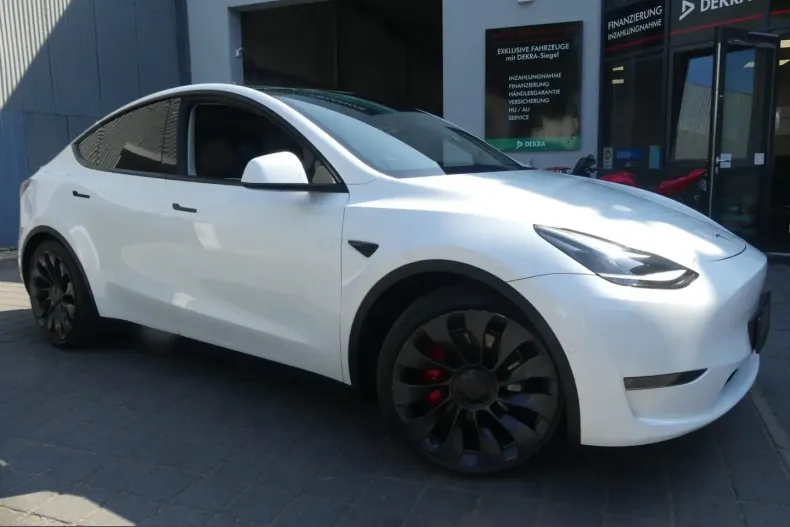 Tesla Model Y din 2023 cu 33.273 km - oferta TES247029 - foto 1