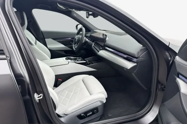 BMW 550 (Seria 5) din 2025 cu 5.480 km - oferta BMW247039 - foto 13