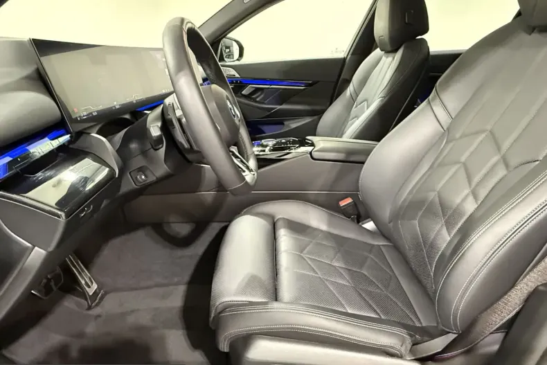 BMW 550 (Seria 5) din 2025 cu 33.598 km - oferta BMW247040 - foto 11