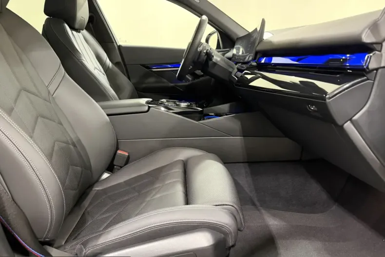 BMW 550 (Seria 5) din 2025 cu 33.598 km - oferta BMW247040 - foto 12
