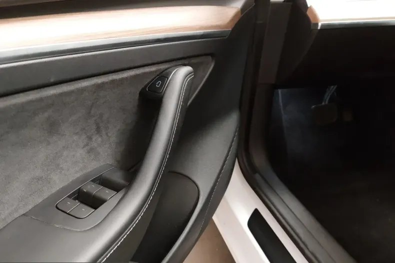Tesla Model 3 din 2023 cu 101.523 km - oferta TES247056 - foto 14