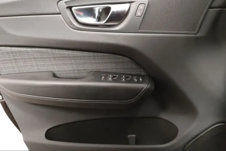 Volvo XC60 din 2022 cu 46.486 km - oferta VOL247060 - foto 5