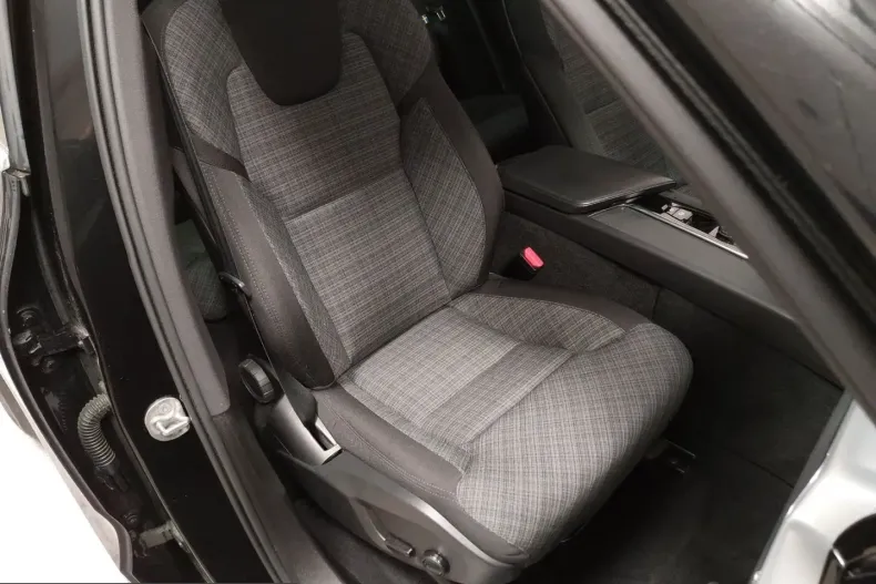 Volvo XC60 din 2022 cu 46.486 km - oferta VOL247060 - foto 10