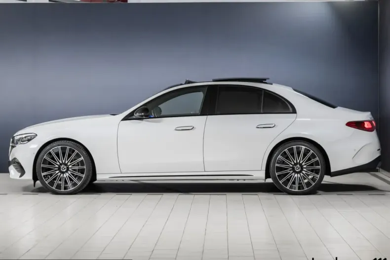 Mercedes-Benz E 450 (Clasa E) din 2023 cu 8.309 km - oferta MER247147 - foto 3