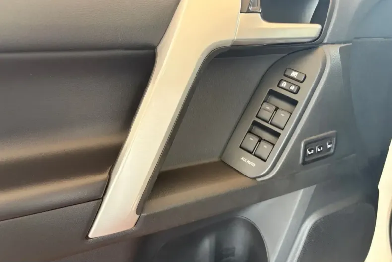 Toyota Land Cruiser din 2023 cu 63.850 km - oferta TOY247159 - foto 10