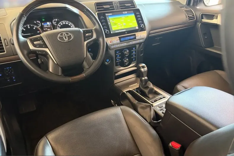 Toyota Land Cruiser din 2023 cu 63.850 km - oferta TOY247159 - foto 11