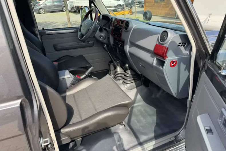 Toyota Land Cruiser din 2022 cu 10.131 km - oferta TOY247164 - foto 11