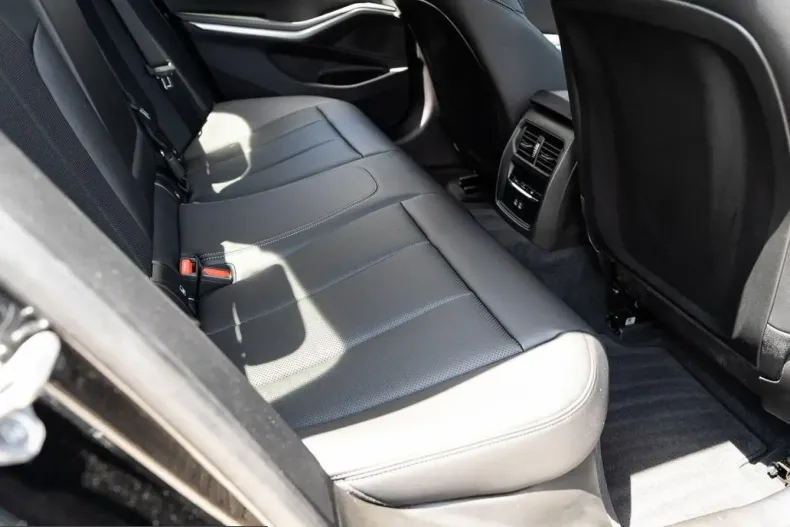 BMW 320 (Seria 3) din 2025 cu 10.990 km - oferta BMW247165 - foto 19