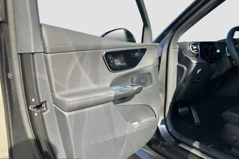 Mercedes-Benz GLC 200 (Clasa GLC) din 2025 cu 9.700 km - oferta MER247236 - foto 11