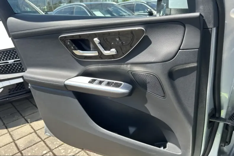 Mercedes-Benz GLC 200 (Clasa GLC) din 2025 cu 16.014 km - oferta MER247239 - foto 17