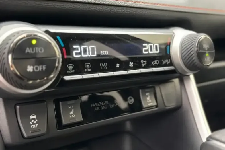Toyota RAV4 din 2022 cu 45.308 km - oferta TOY247271 - foto 41