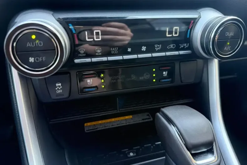 Toyota RAV4 din 2021 cu 145.115 km - oferta TOY247292 - foto 10