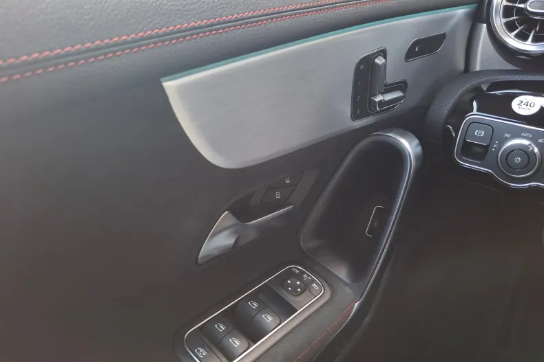 Mercedes-Benz CLA 35 AMG (Clasa CLA) din 2023 cu 49.132 km - oferta MER247297 - foto 30