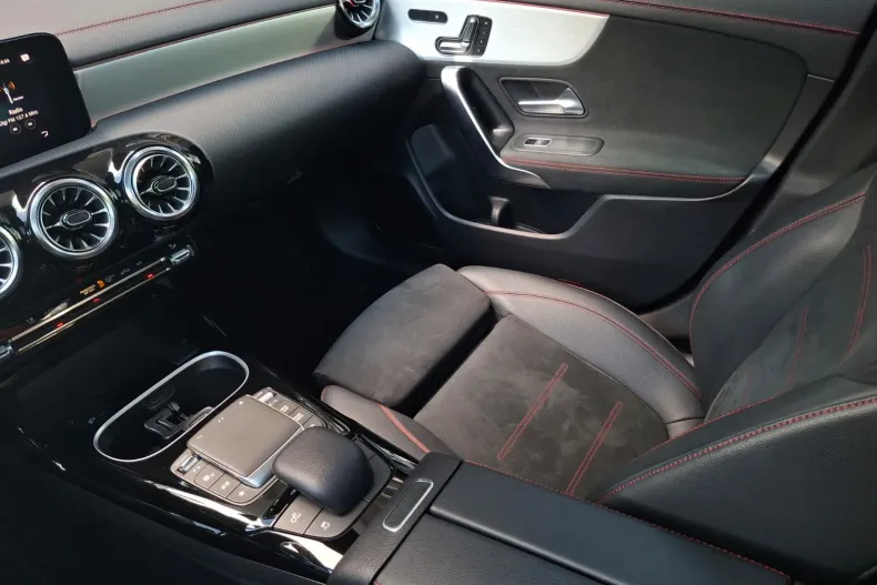 Mercedes-Benz CLA 35 AMG (Clasa CLA) din 2023 cu 49.132 km - oferta MER247297 - foto 35