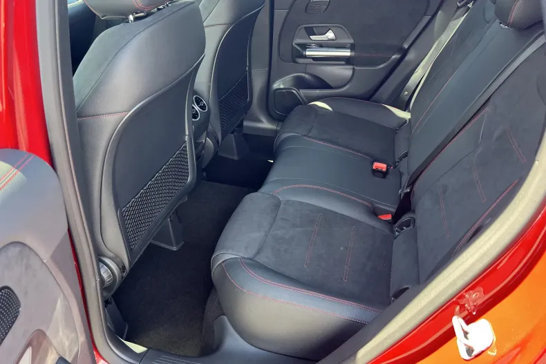 Mercedes-Benz GLA din 2026 cu 6.000 km - oferta MER247354 - foto 14