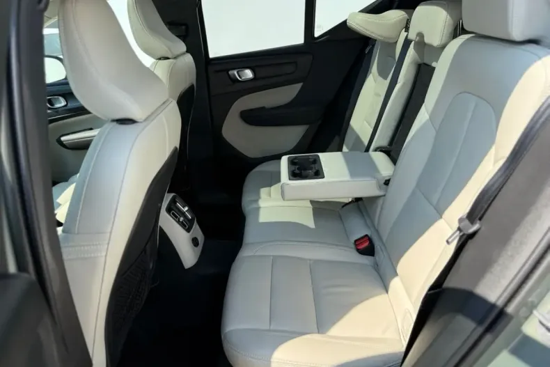 Volvo XC40 din 2023 cu 56.374 km - oferta VOL247389 - foto 11