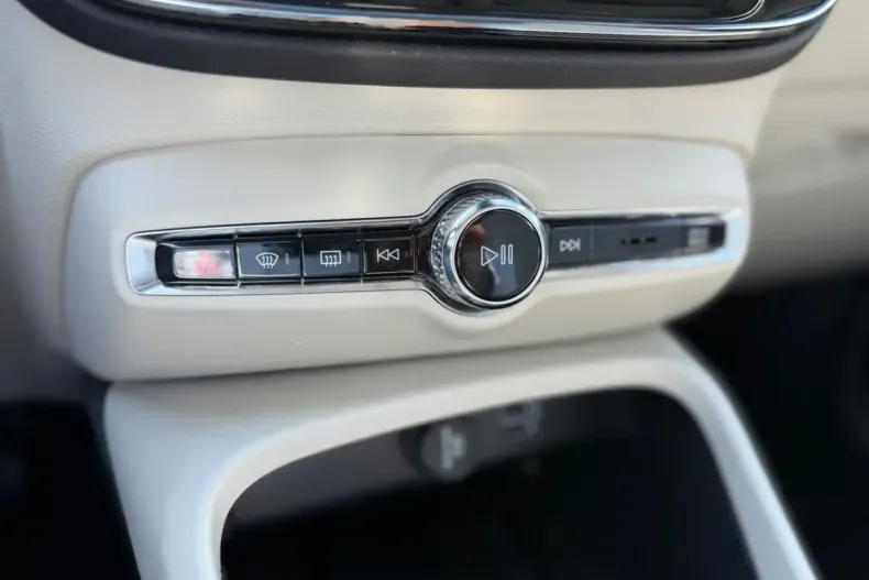 Volvo XC40 din 2023 cu 56.374 km - oferta VOL247389 - foto 24