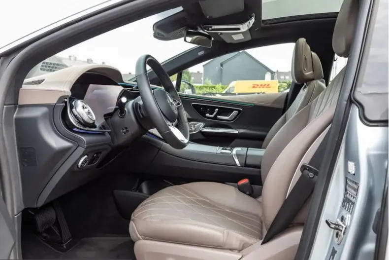 Mercedes-Benz EQE (Clasa E) din 2024 cu 27.648 km - oferta MER247390 - foto 2