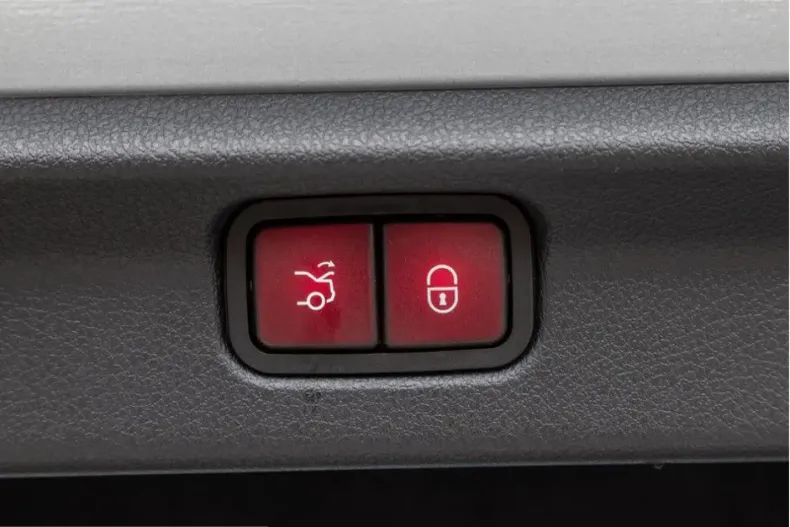Mercedes-Benz EQE (Clasa E) din 2024 cu 27.648 km - oferta MER247390 - foto 8