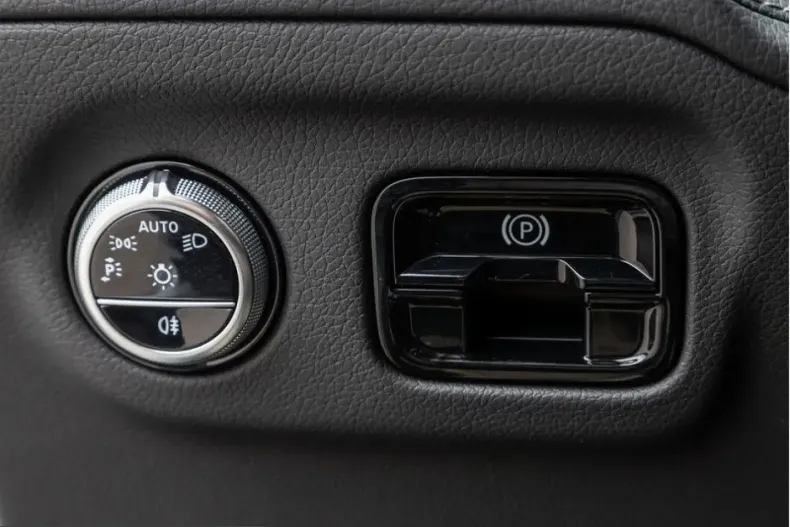 Mercedes-Benz EQE (Clasa E) din 2024 cu 27.648 km - oferta MER247390 - foto 23