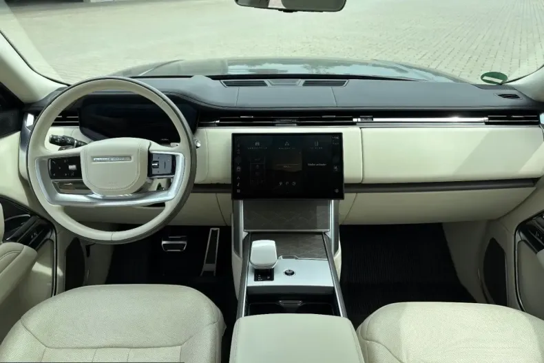 Land Rover Range Rover din 2024 cu 44.300 km - oferta LAN247393 - foto 2