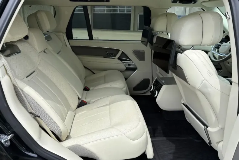 Land Rover Range Rover din 2024 cu 44.300 km - oferta LAN247393 - foto 6