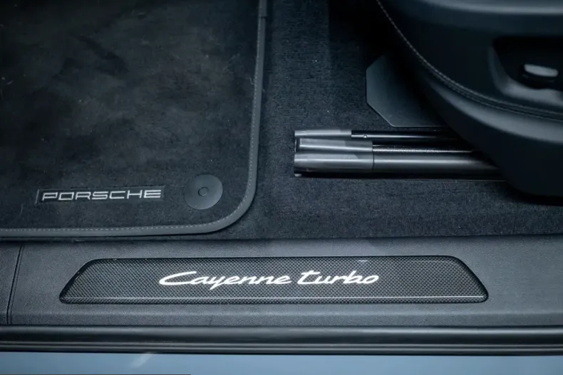 Porsche Cayenne din 2024 cu 14.980 km - oferta POR247408 - foto 31