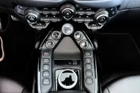 Aston Martin V8 Vantage din 2023 cu 11.440 km - oferta AST247414 - foto 13