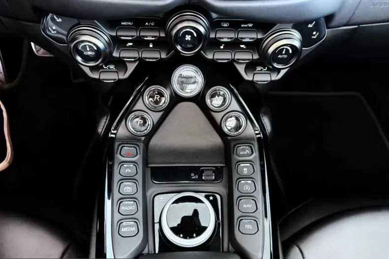 Aston Martin V8 Vantage din 2023 cu 11.440 km - oferta AST247414 - foto 13