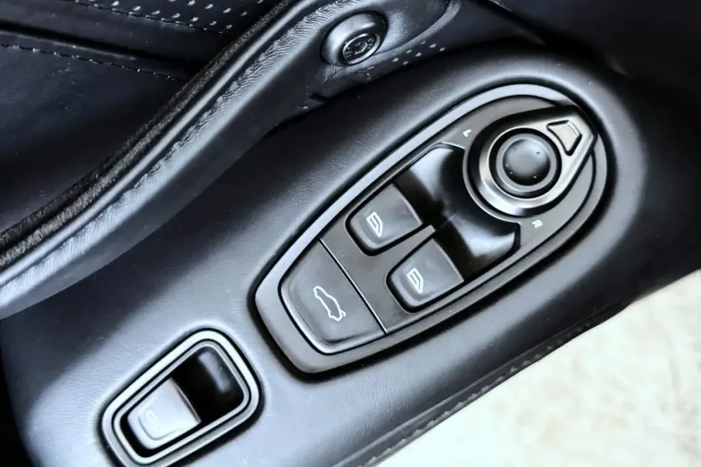 Aston Martin V8 Vantage din 2023 cu 11.440 km - oferta AST247414 - foto 14