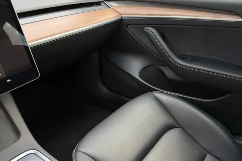 Tesla Model 3 din 2023 cu 68.000 km - oferta TES247422 - foto 24
