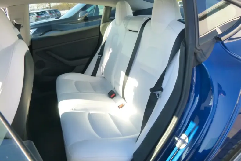 Tesla Model 3 din 2022 cu 64.018 km - oferta TES247427 - foto 6