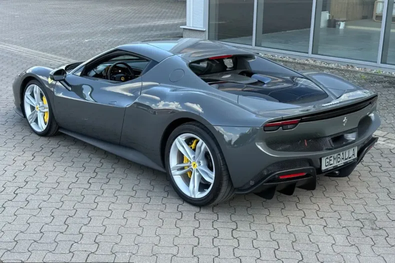 Ferrari 296 GTB din 2024 cu 1.300 km - oferta FER247429 - foto 3