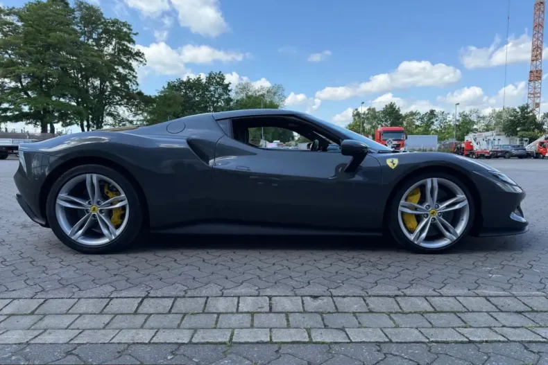 Ferrari 296 GTB din 2024 cu 1.300 km - oferta FER247429 - foto 7