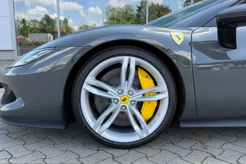 Ferrari 296 GTB din 2024 cu 1.300 km - oferta FER247429 - foto 10