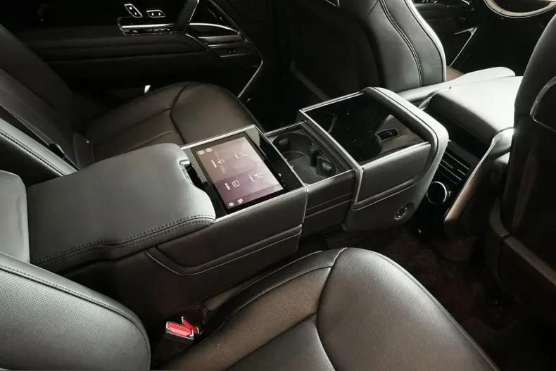 Land Rover Range Rover din 2025 cu 5.000 km - oferta LAN247464 - foto 10